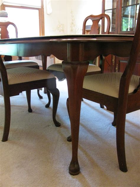 Pennsylvania House Cherry Queen Anne Dining Room Table And Chairs Ebth