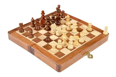 Top 10 Best Wooden Chess Sets: Our Favorite Picks – Maroon Chess