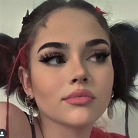 Pin by Дарья on Мяу Maggie lindemann Contour makeup Cara delevingne