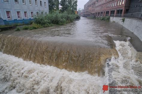 Rzeki szybko przybierają Stany ostrzegawcze w Bielsku Białej i