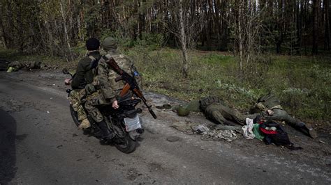 Lyman Les Corps De Soldats Russes Gisent Au Sol Noovo Info