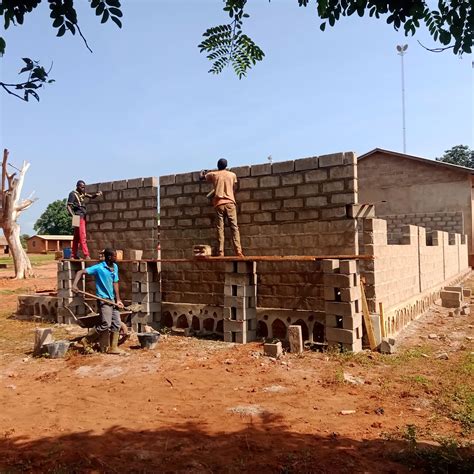 In Diretta Dal Centrafrica Lavori In Corso Per La Nuova Scuola Di