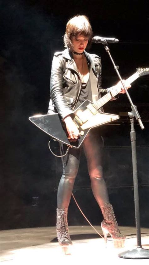 Lzzy Hale of Halestorm | Female guitarist, Female musicians, Lzzy hale