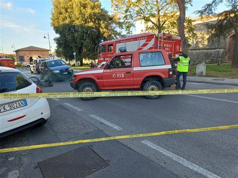 Incidente A Pisa Muore In Strada In Bicicletta Investita Da Un Auto