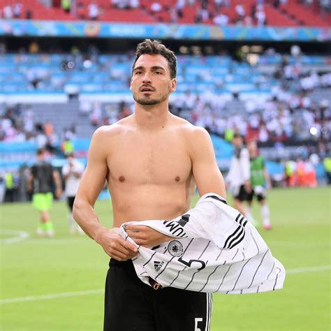 Fokus Nastavi Peddling Mats Hummels Shirtless Dostava Umorna Filadelfija