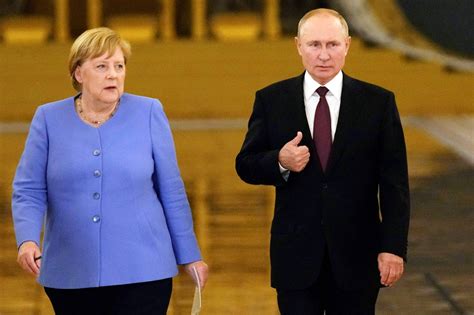 Ông Putin nói gì về phát ngôn gây xôn xao của bà Merkel