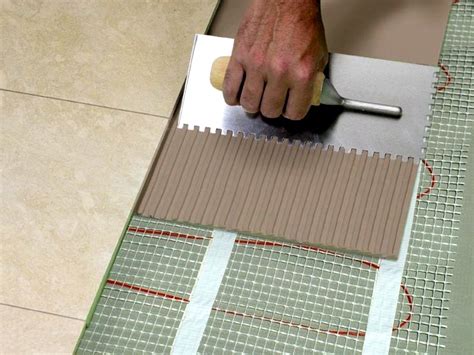Glue Plitonit C: spécifications et avis