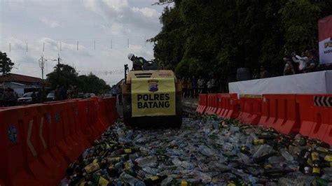 Jelang Nataru Polres Batang Musnahkan 3 191 Botol Miras Tribunjateng