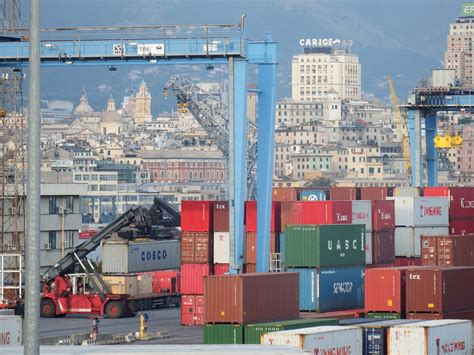 Porto Di Genova Boom Di Movimentazioni Merci Nel