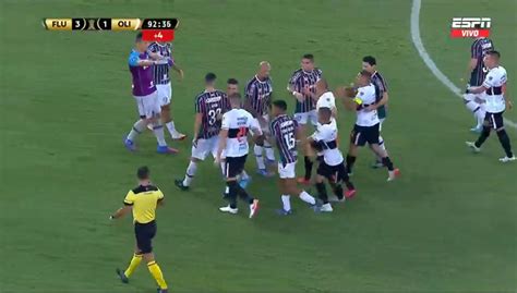 En La Pelea Del Fluminense Mario Pineida Estuvo Involucrado Hit