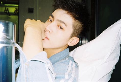 Chàng hot boy cao 1m87 với gương mặt baby khiến các cô nàng phát sốt