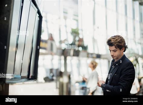 Airport Board Arrival Hi Res Stock Photography And Images Alamy