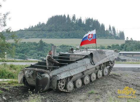 BVP-1 kabriolet / Vápencový lom v Podbielu vsadil na korejskou techniku ...