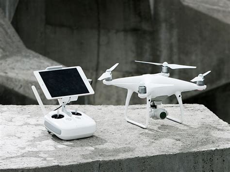 Dji、4k 60fpsで動画撮影可能な「phantom4 Advanced」と5 5インチ1080pディスプレイ一体型送信機付属の「phantom 4 Advanced 」を発表 Drone