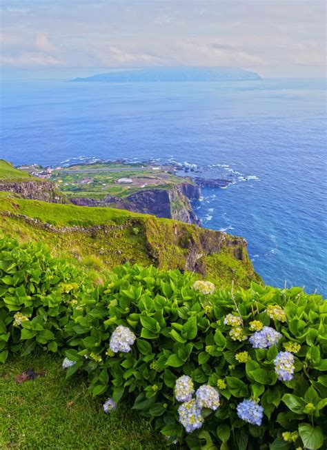 worlds  remote islands    visit island