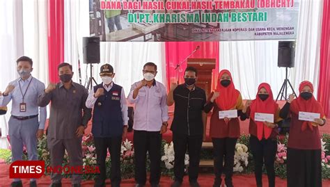 Ribuan Buruh Rokok Dan Petani Tembakau Di Majalengka Dapat BLT DBHCHT