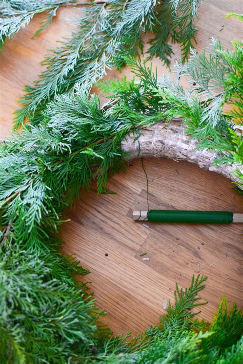 Diy Kr Nze Aus Thuja Einfach Schnell Und Kreativ Mrs Greenery