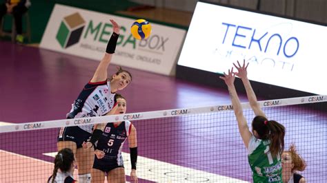 Volley A1 Femminile La Reale Mutua Fenera Chieri Torna A Vincere Con