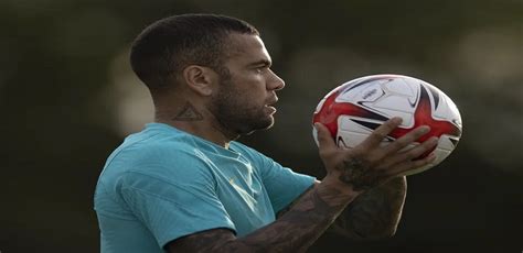 Quarta feira 11 13 Defesa de Daniel Alves diz que vítima entrou no