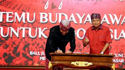 Dua Gubernur PDIP Ganjar Dan Wayan Koster Teken MoU Kerja Sama Budaya