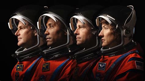 artemis ii meet  astronauts   fly   moon nasa