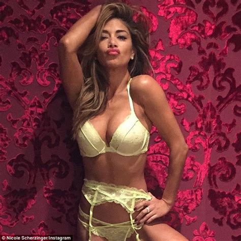 Nicole Scherzinger Oozes Sex Appeal At The Victorias Secret Angel