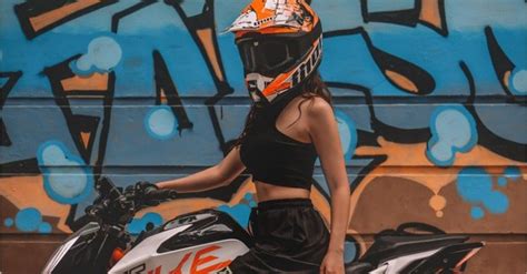 Ng M Hot Girl H Th Nh S C B N Naked Bike Ktm Duke