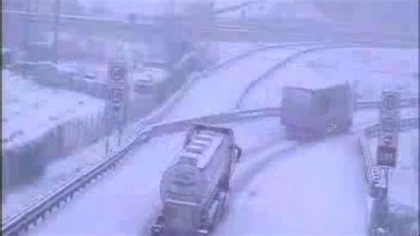 Neve E Pioggia In Liguria Tir Bloccati In Autostrada A26 E A7 Chiuse