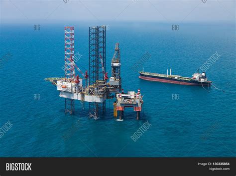 Offshore Oil Rig Image & Photo (Free Trial) | Bigstock