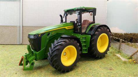 Siku 1 32 John Deere 8R 370 Carpet Farmer