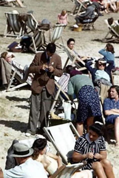 Curious 1940s photo confirms time travel exists after people spot 'out ...