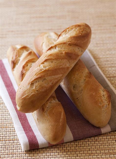 Baguettes De Pain Maison Tradition Recettes De Cuisine Ôdélices