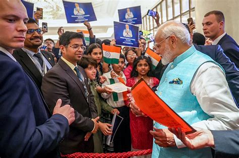 PM Modi Receives Warm Welcome From Members Of Indian Diaspora At Hotel