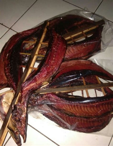 Ikan Cakalang Asap / Fufu Khas Manado 1 KG, Makanan & Minuman, Makanan ...