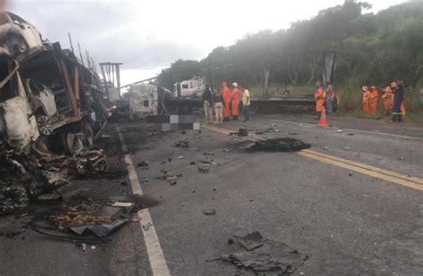 Fotos Carretas Pegam Fogo E Uma Pessoa Morre Em Grave Acidente Na BR