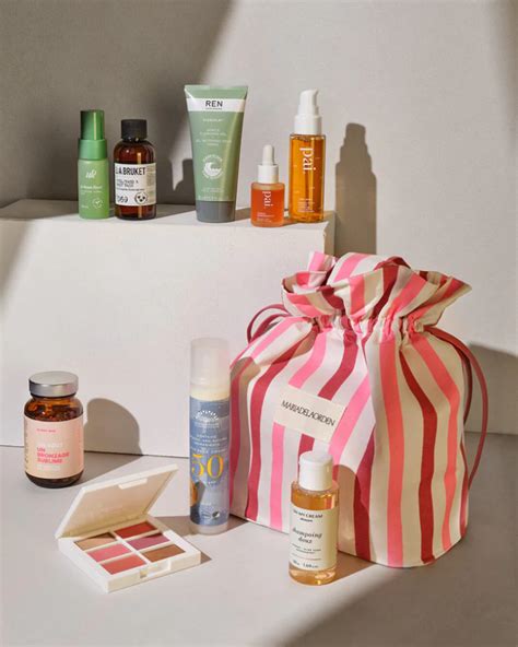 Cette trousse de beauté va vous suivre tout l été 9 indispensables à