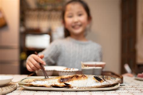 少しの工夫でもっと魚好きに！乳幼児に魚を食べさせる時のコツとは