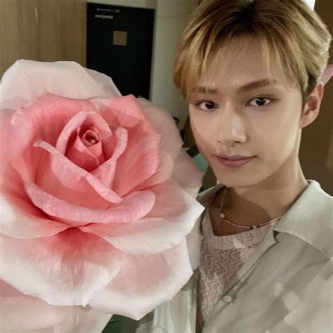 Junhui Thinker On Twitter Flowers Seventeen Wen Junhui