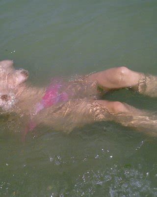 Nackte Amateur Bilder Vollbusige Freundin Oben Ohne Am Strand Porno Bilder Sex Fotos XXX