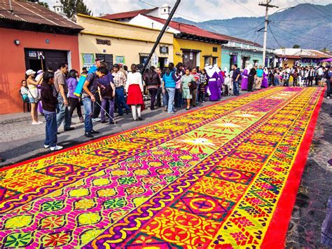 Alfombras De Aserr N Adornan Calles De Guatemala En Semana Santa