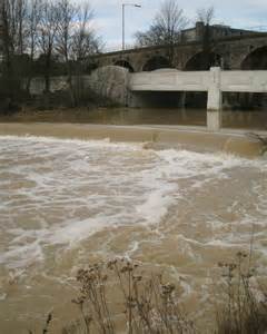 River Leam In Spate Edmondscote Weir Robin Stott Cc By Sa