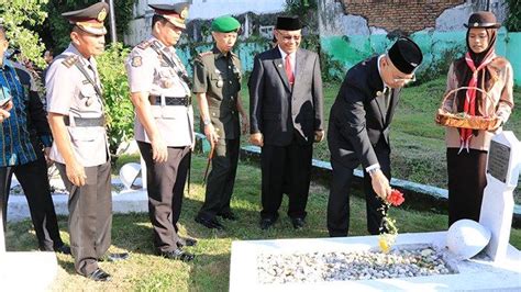 Peringati Hut Kota Medan Ke Eldin Ziarah Ke Makam Pahlawan Tribun