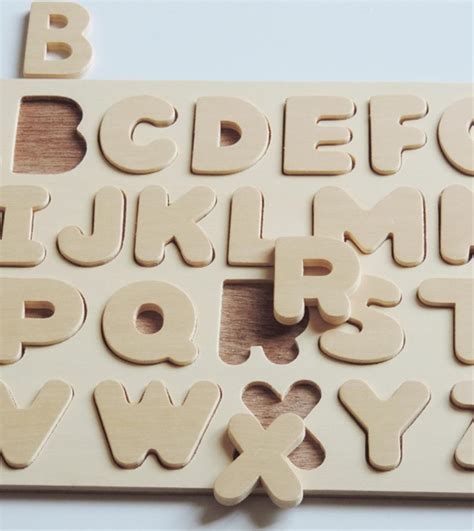 Puzzle alphabet en bois à peindre Article fabriqué dans le Jura La