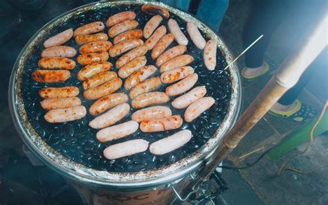 Lạp xưởng nướng đá hot trend có tốt cho sức khỏe không