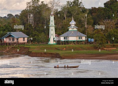 Mosque by the Sungai Kapuas River, Putussibau, West Kalimantan, Borneo ...