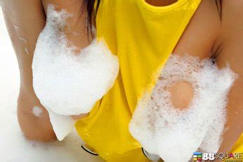 Hot Vanessa Ma Showing Her Wet Holes In The Bath 14 Photos