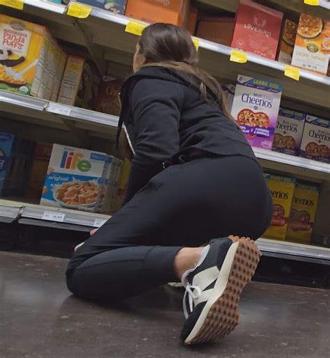 Milf Bending Over Spandex Leggings Yoga Pants Forum