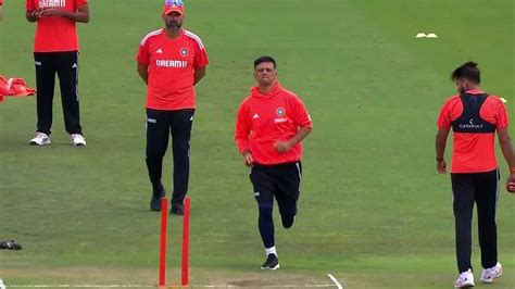 Ind Vs Sa 1st Test Indian Coach Rahul Dravid Turns Bowler Alongside Virat Kohli Internet Reacts