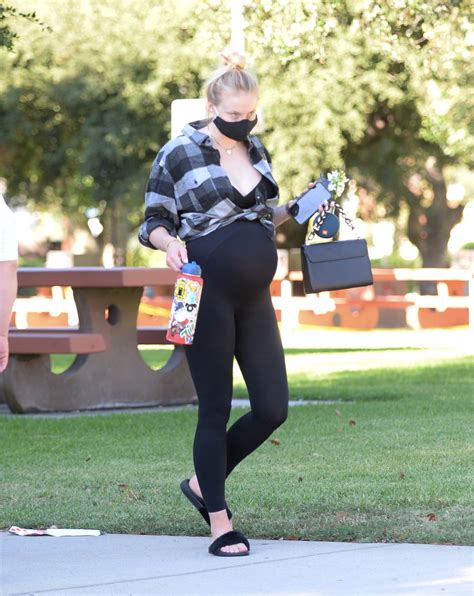 Pregnant Sophie Turner Baby Bump Pictures Photos: See Belly Grow