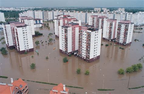 Powódź tysiąclecia Bogdan Zdrojewski Wrocław uratowali mieszkańcy